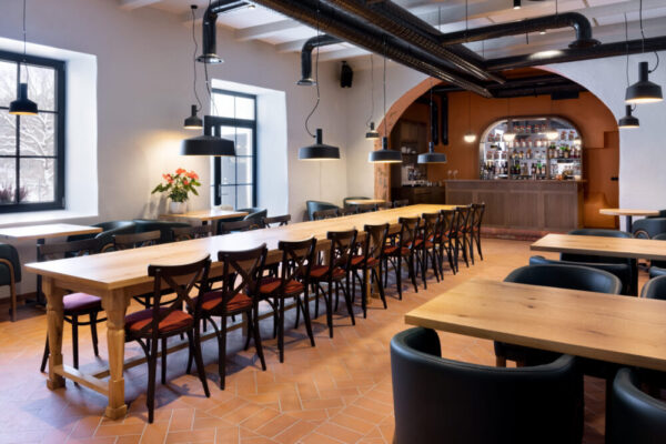 restoranisaal või koosolekusaal Kohilas Raplamaal. Tohi Distillery dzinnivabrik